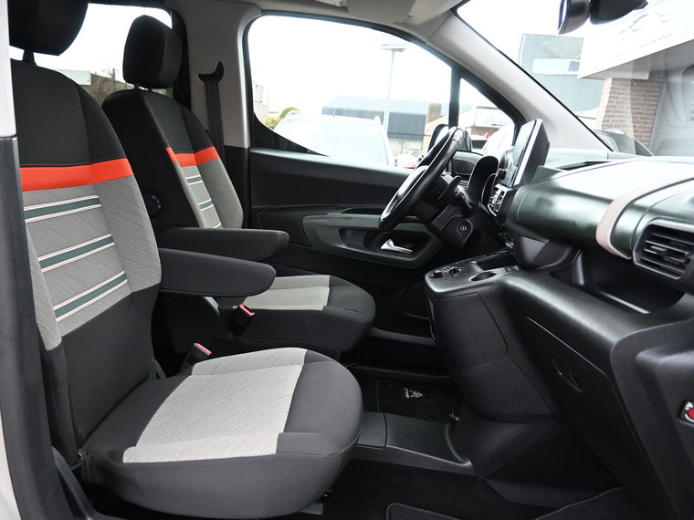 Vehicle Image 14