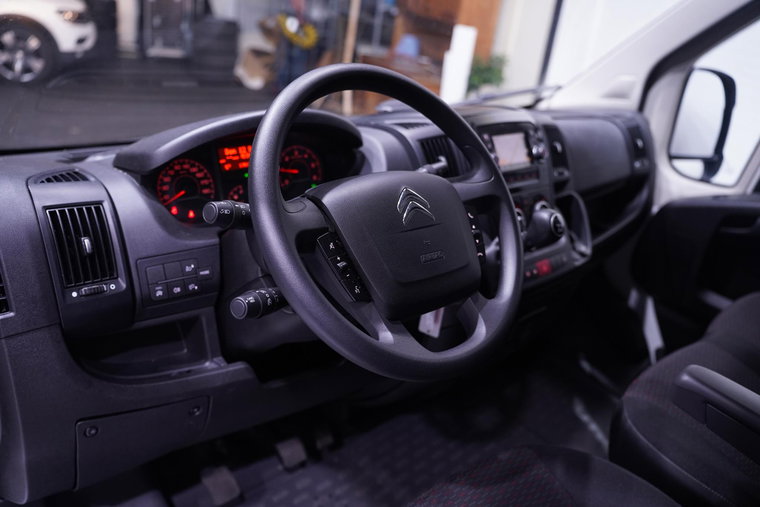 Vehicle Image 25