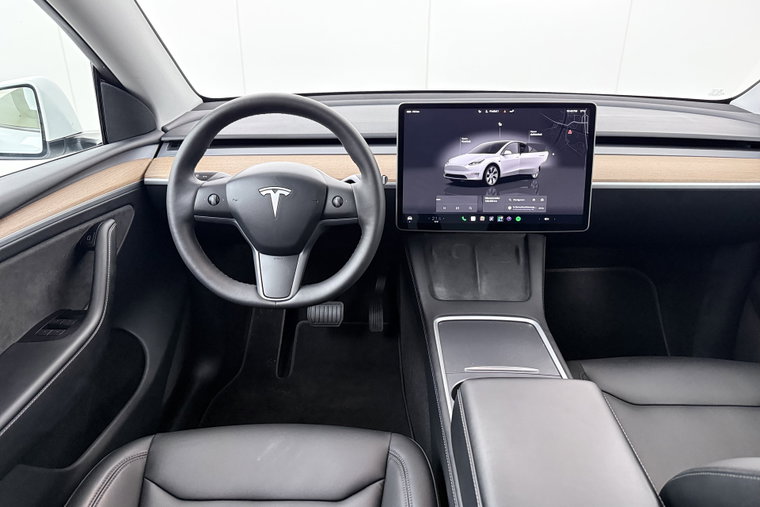 Vehicle Image 9