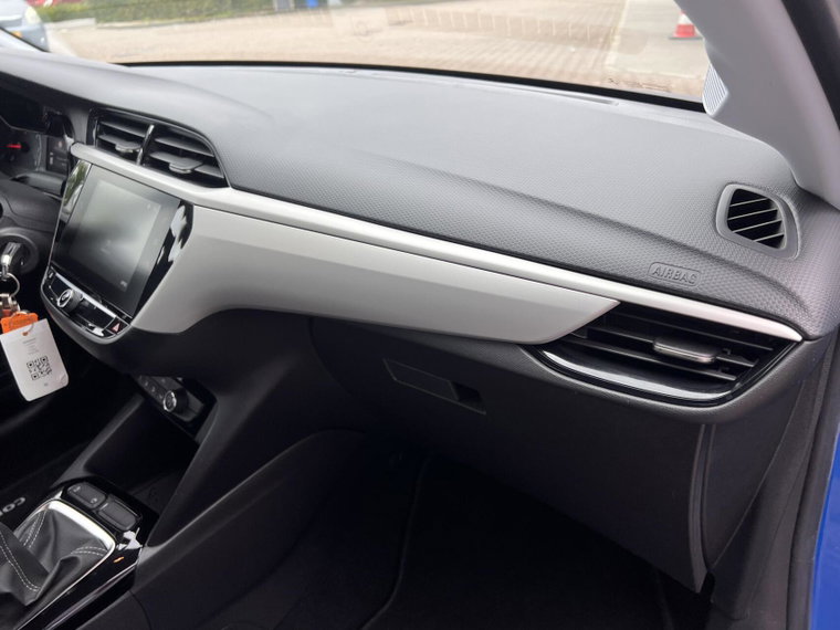 Vehicle Image 32