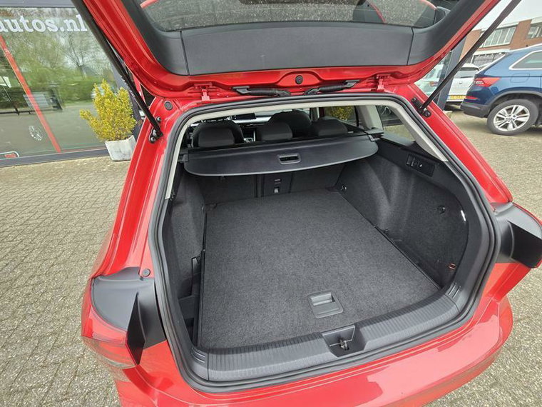 Vehicle Image 28