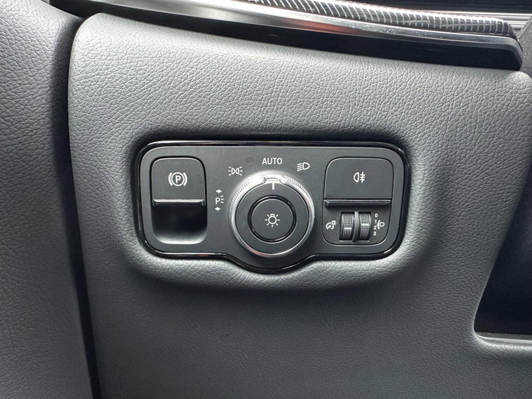 Vehicle Image 28
