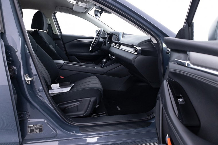 Vehicle Image 6