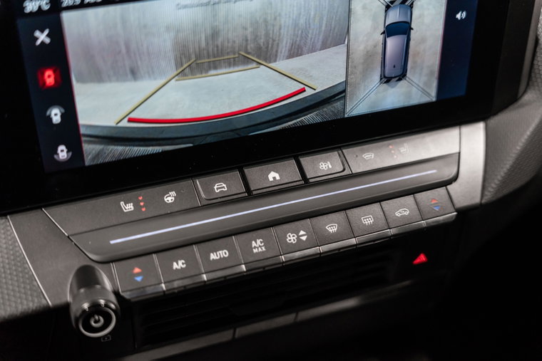 Vehicle Image 30