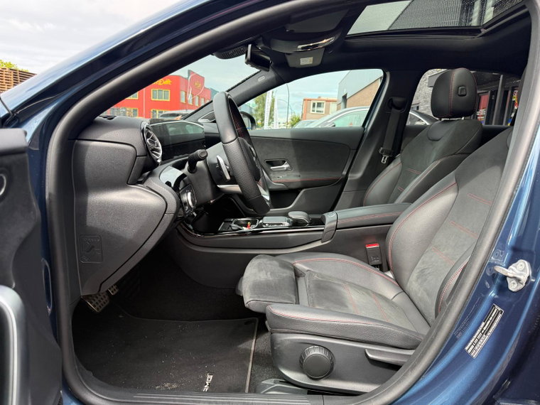 Vehicle Image 17