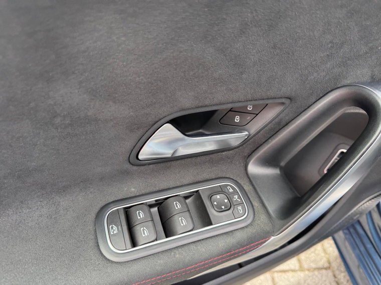 Vehicle Image 33