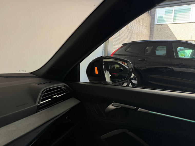Vehicle Image 26