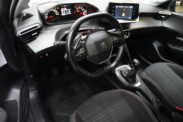 Vehicle Image 25
