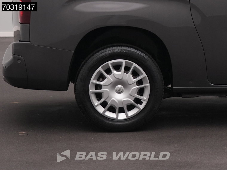 Vehicle Image 36