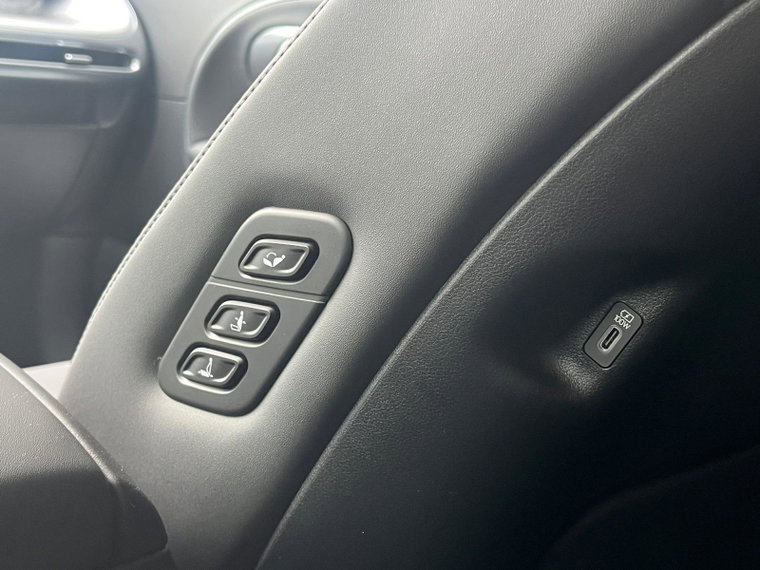 Vehicle Image 26