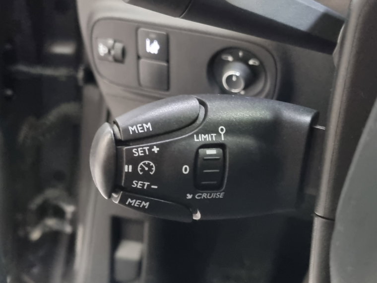 Vehicle Image 24