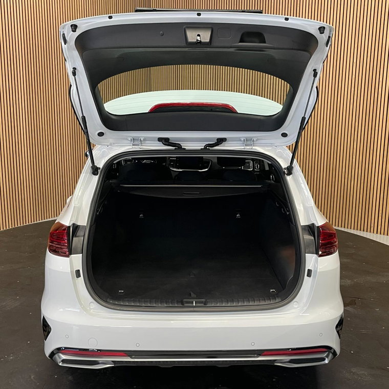 Vehicle Image 32