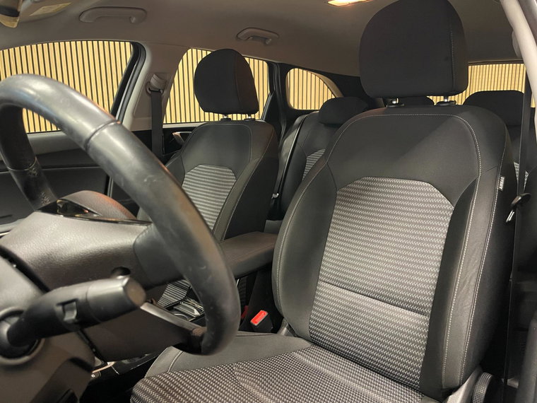 Vehicle Image 33