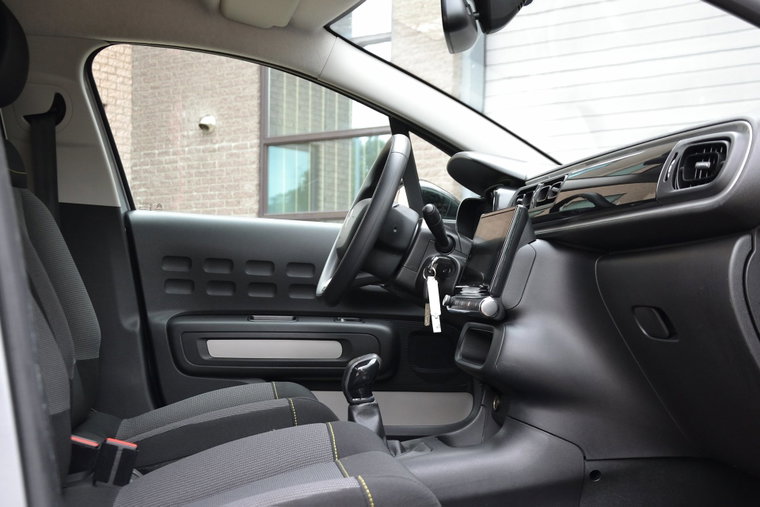 Vehicle Image 9
