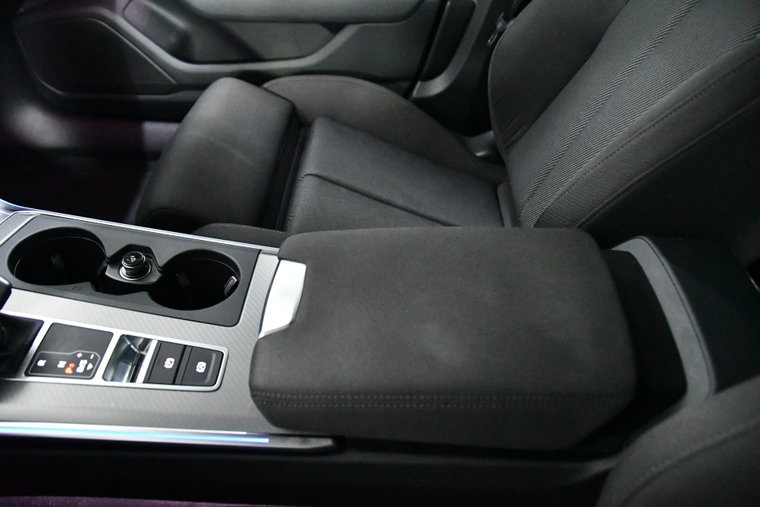 Vehicle Image 25