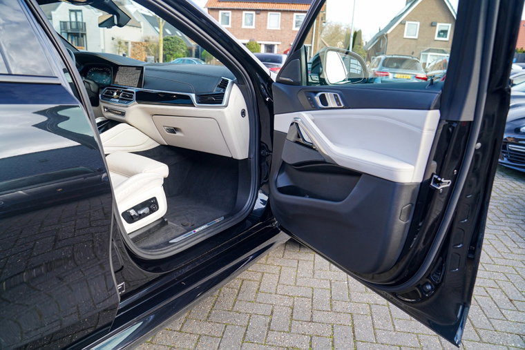 Vehicle Image 26