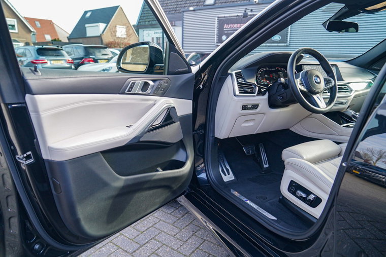 Vehicle Image 32