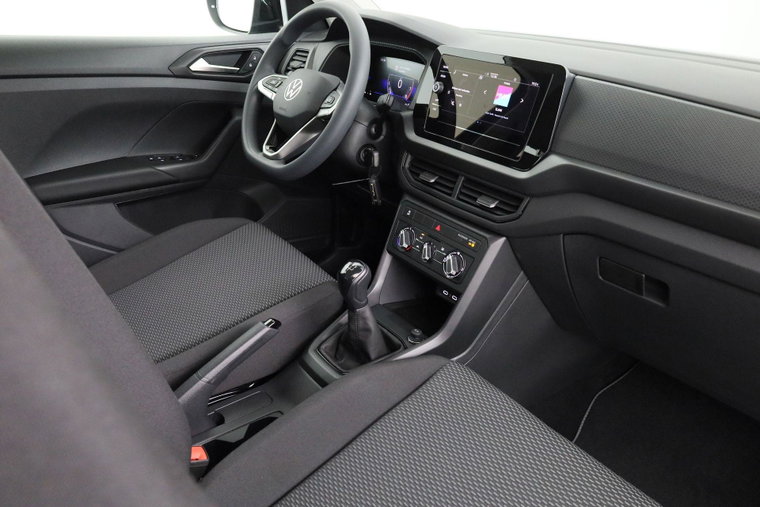 Vehicle Image 25