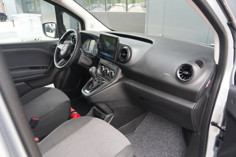 Vehicle Image 36