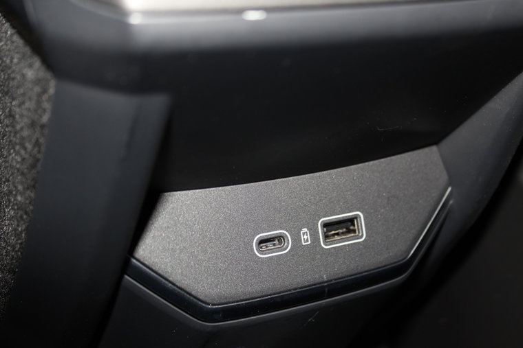 Vehicle Image 38