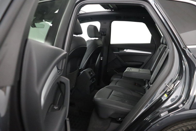 Vehicle Image 13