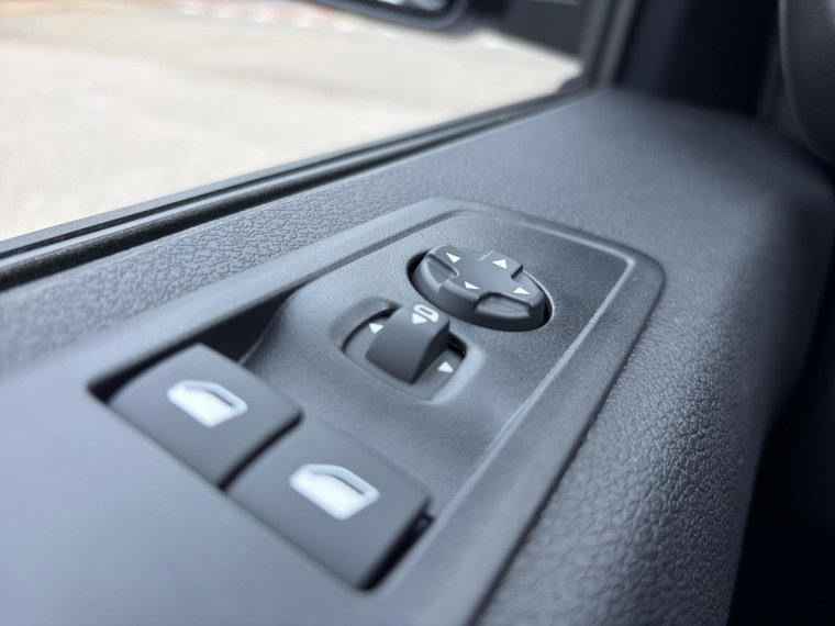 Vehicle Image 28