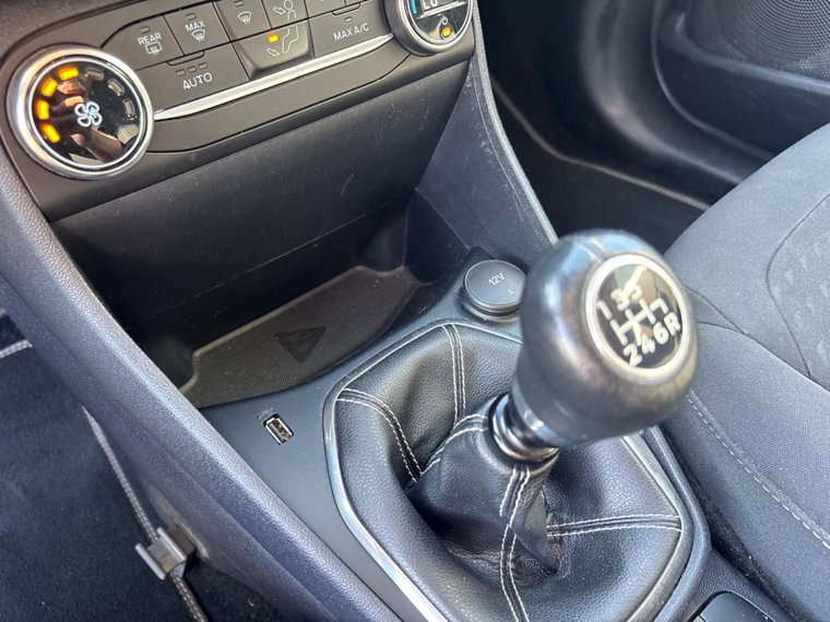Vehicle Image 17