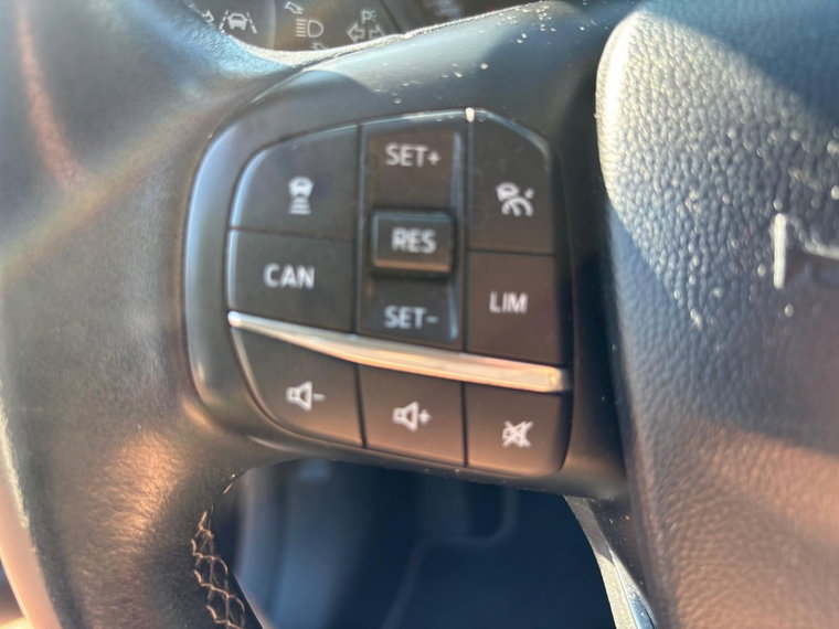 Vehicle Image 25