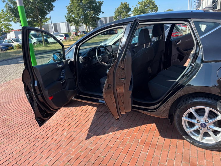 Vehicle Image 36