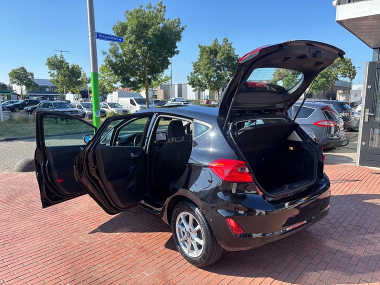 Vehicle Image 40