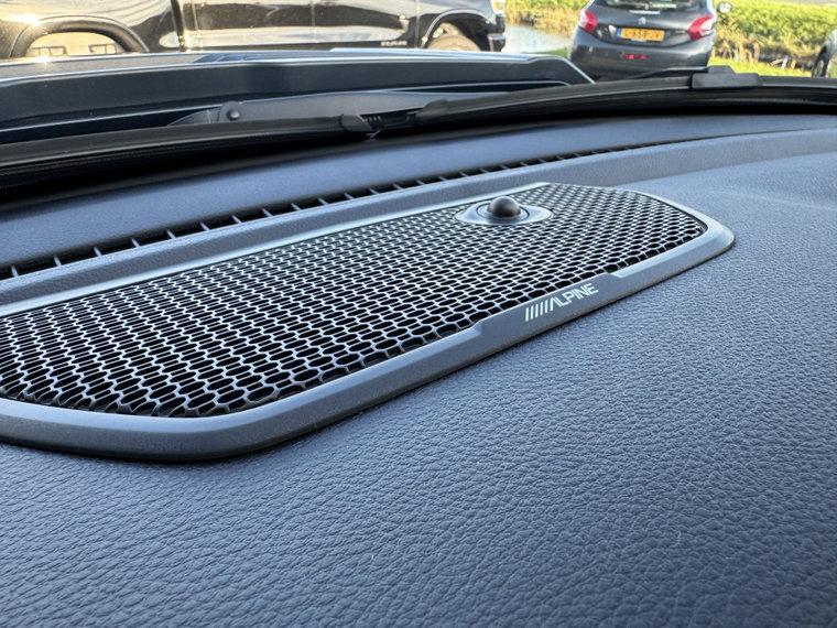 Vehicle Image 23