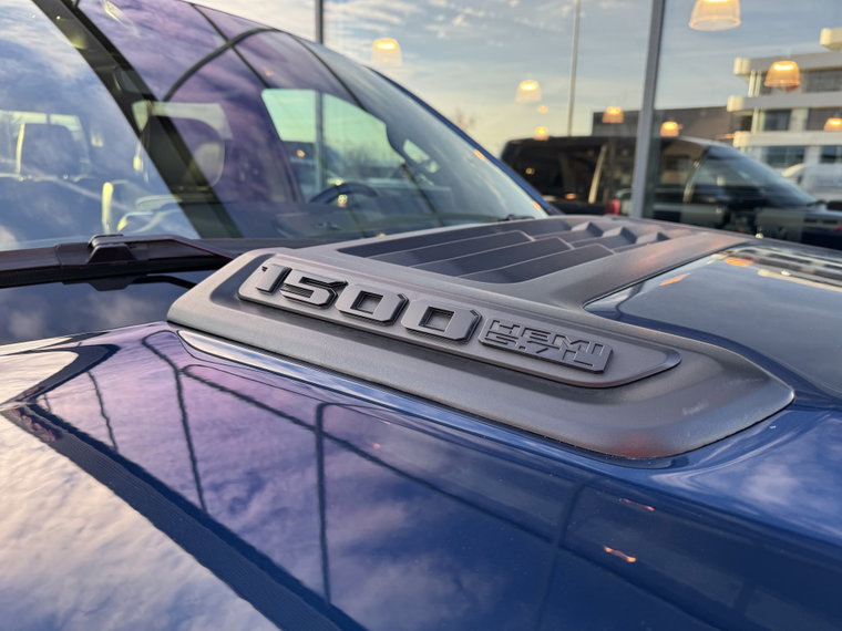 Vehicle Image 25