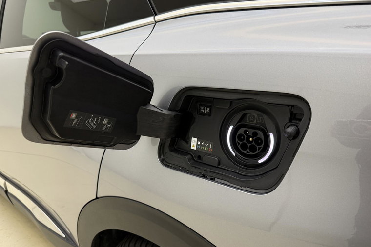 Vehicle Image 18