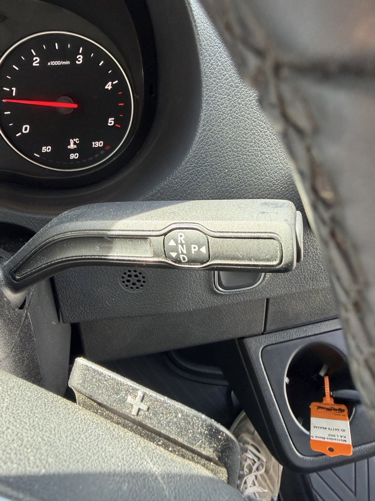 Vehicle Image 25