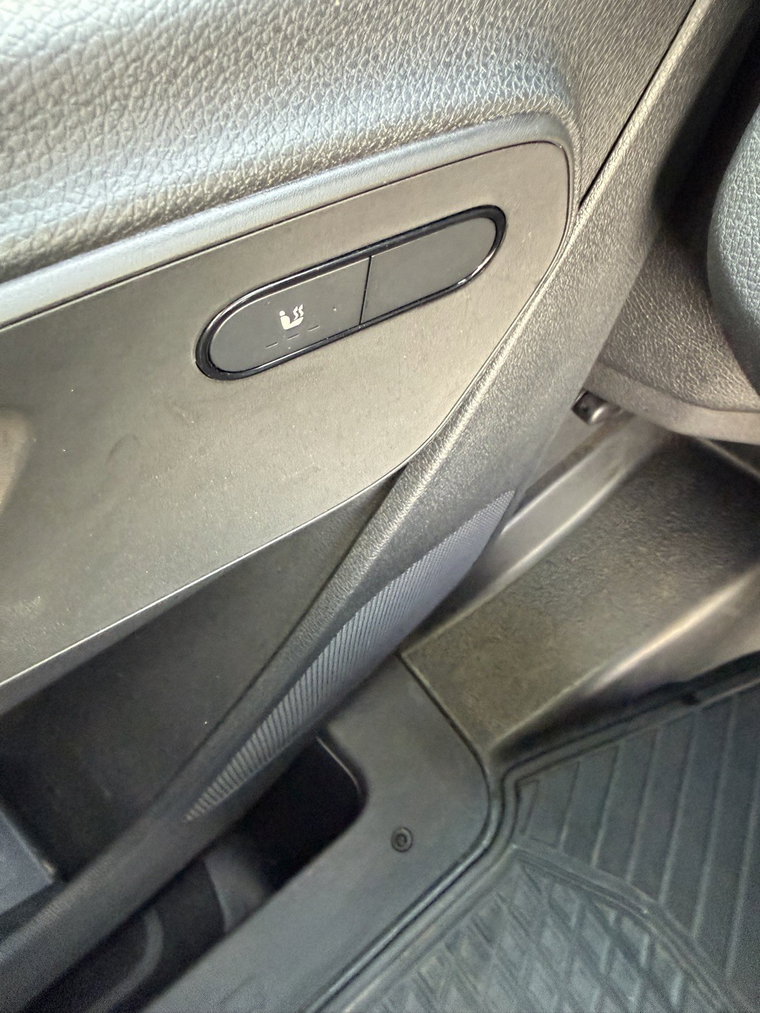 Vehicle Image 32