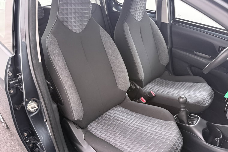 Vehicle Image 14