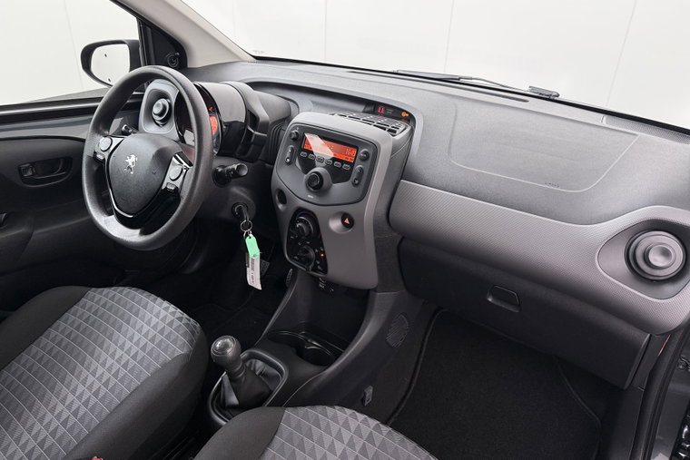 Vehicle Image 15