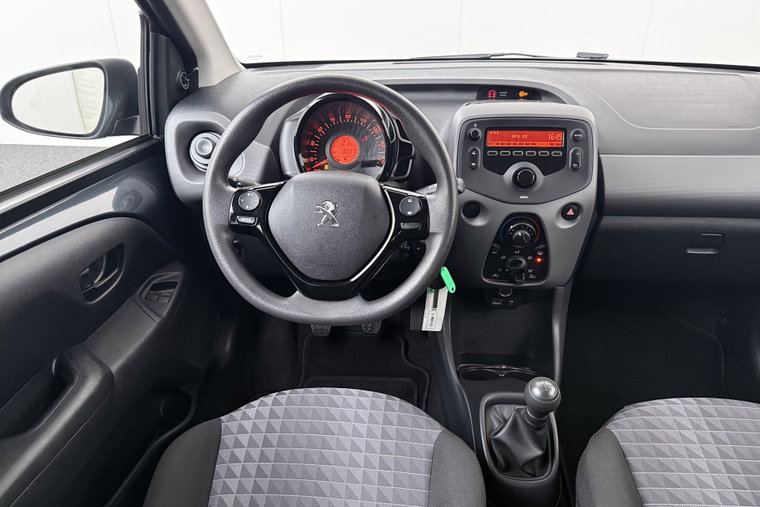 Vehicle Image 8