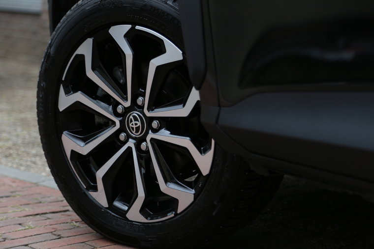 Vehicle Image 25
