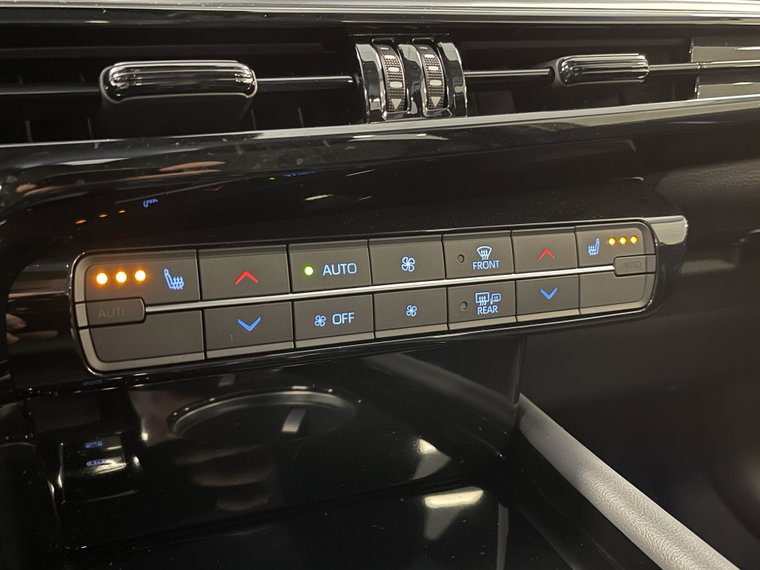 Vehicle Image 32