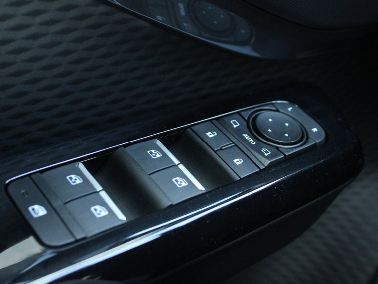 Vehicle Image 33