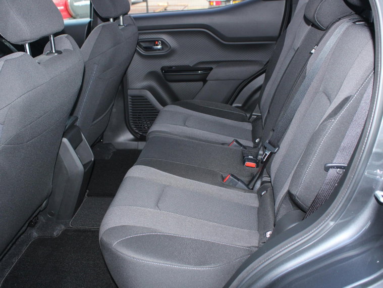 Vehicle Image 35