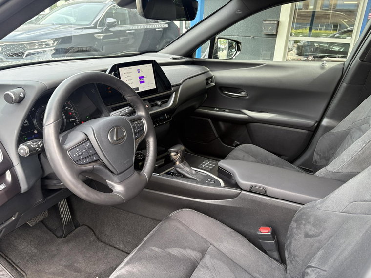 Vehicle Image 16