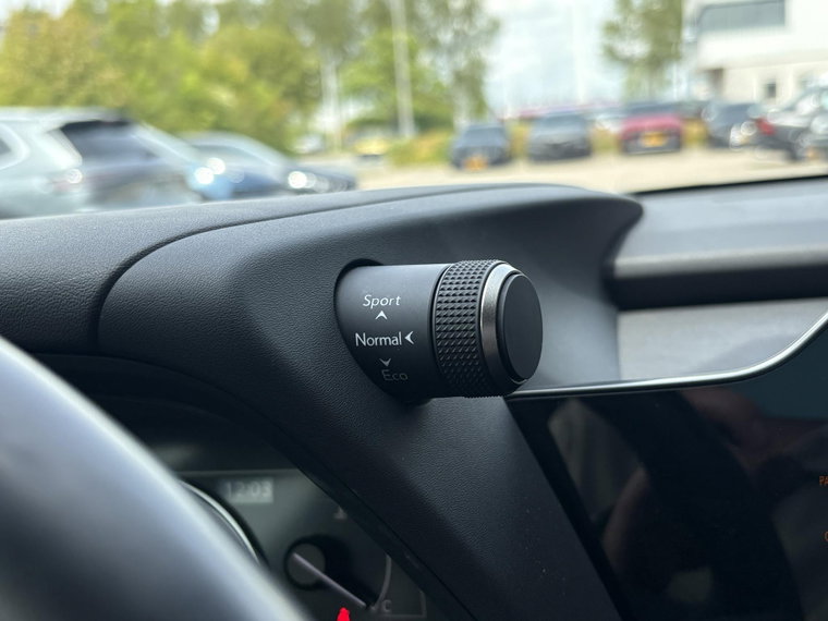 Vehicle Image 27