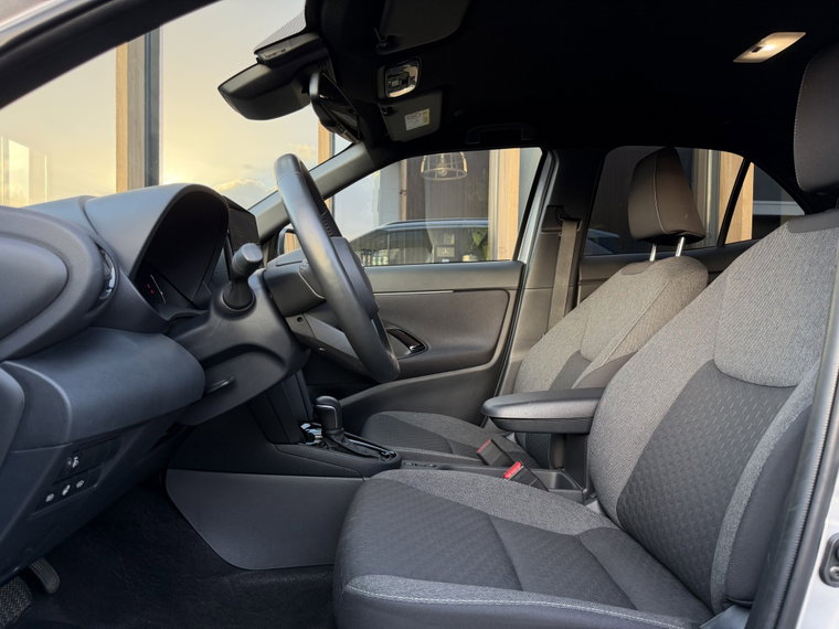 Vehicle Image 8