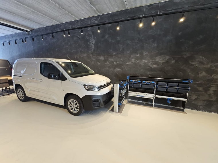 Vehicle Image 8