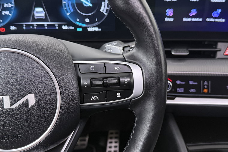 Vehicle Image 25