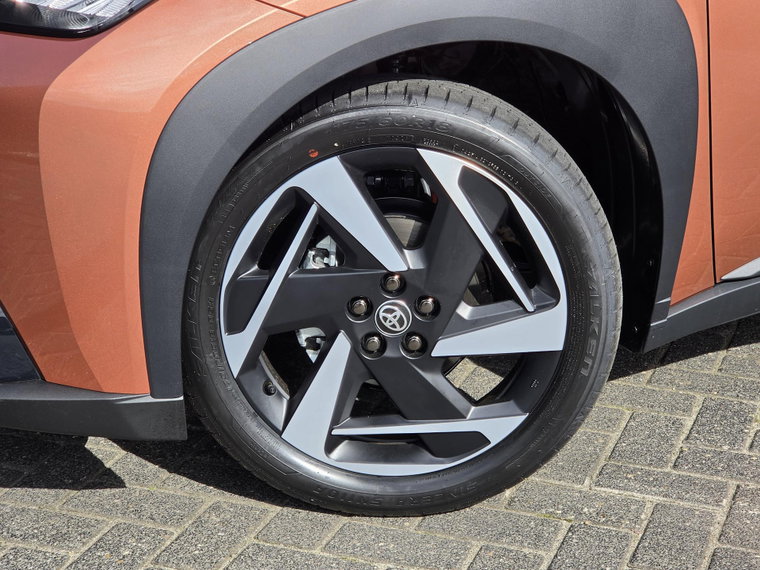 Vehicle Image 12