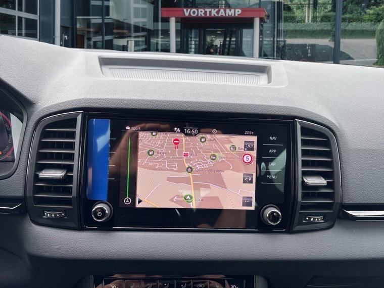 Vehicle Image 25