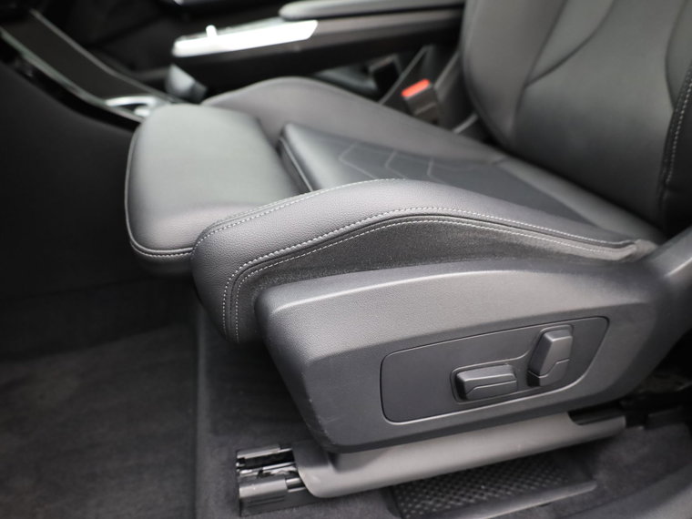 Vehicle Image 42